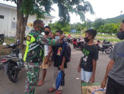 Babinsa Koramil 1624-01/Larantuka Laksanakan Pendisiplinan Protkes Pada Masyarakat