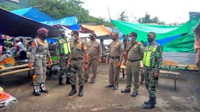 Koramil 01/Larantuka Bersama Anggota Pol PP Laksanakan Pendisiplinan Protkes