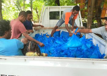 Taman Daun Bagi 137 Paket Sembako; Jhon Batafor: Jangan Cuma Omong Besar