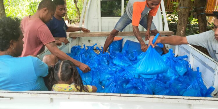 Taman Daun Bagi 137 Paket Sembako; Jhon Batafor: Jangan Cuma Omong Besar