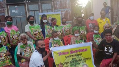 Melchias Mekeng dan Bank Indonesia Salurkan Bantuan 1 Ton Beras Untuk Warga Ile Ape