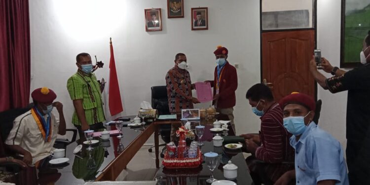 Enam Jam Bupati Anton Hadjon dan PMKRI Berdialog; Bicarakan Penanganan Covid dan Penataan Infrastruktur di Flotim