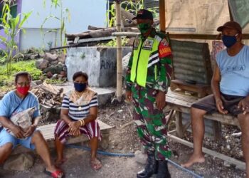 Babinsa 04/Omesuri Sosialisasi Taati Prokes di Desa Balauring