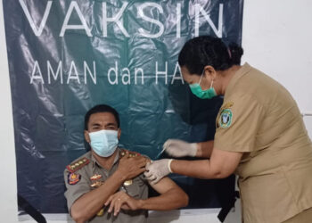 50 Anggota Satpol PP Divaksin, Lamabelawa : Jangan Terpengaruh Informasi Sesat !