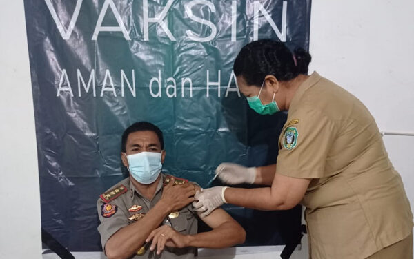 50 Anggota Satpol PP Divaksin, Lamabelawa : Jangan Terpengaruh Informasi Sesat !