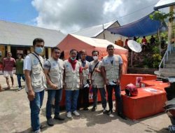 Guru Garis Depan Flotim Serahkan Bantuan Untuk Korban Bencana di Adonara