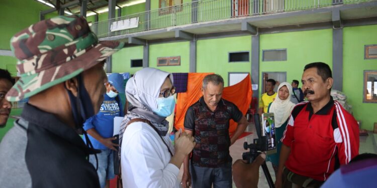 KPPN Larantuka Salurkan Sembako Bantu Warga Terdampak Bencana Di Adonara