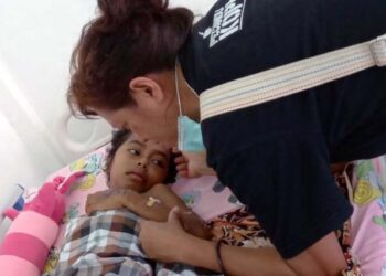 Lou, Bocah Dari Amakaka Yang Kehilangan Kaki dan Kakak