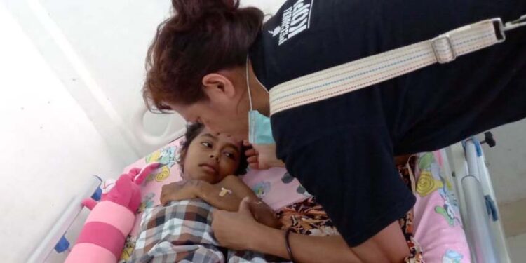 Lou, Bocah Dari Amakaka Yang Kehilangan Kaki dan Kakak