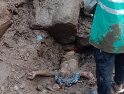 Pencarian Korban Banjir Bandang Gunakan Eksavator, Mayat dari Adonara Terdampar di Lembata