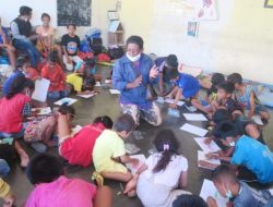 Donasi Edukasi Dari PGRI Flores Timur untuk Anak Pengungsi Korban Banjir Bandang Adonara