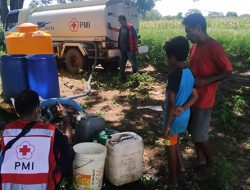 Penuhi Kebutuhan Dasar Pengungsi, PMI Lembata Distribusi 318 Ribu Liter Air Bersih
