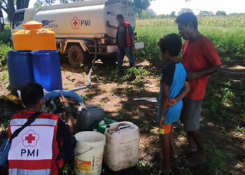 Penuhi Kebutuhan Dasar Pengungsi, PMI Lembata Distribusi 318 Ribu Liter Air Bersih