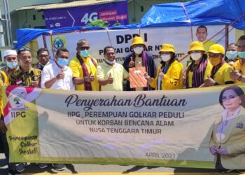 Asty Lakalena Kunjungi Korban Bencana Adonara dan Lembata