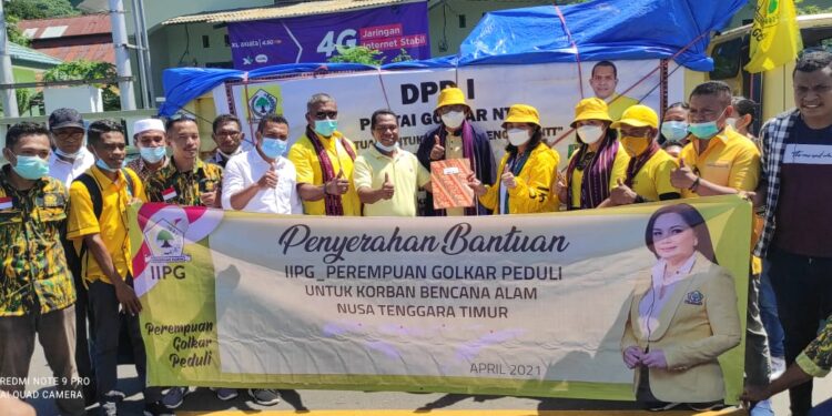 Asty Lakalena Kunjungi Korban Bencana Adonara dan Lembata