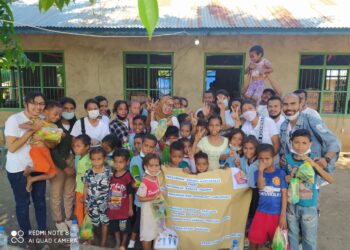 Peduli Korban Banjir, Keluarga Besar PBI IKTL Lakukan Trauma Healing di Desa Oyangbarang