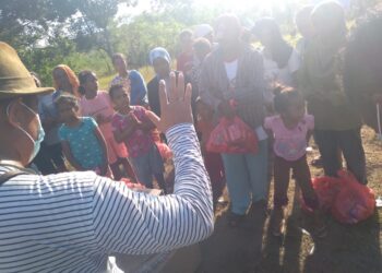 Di Kebun, Ema Monika Menangis Kala Lima Pastor Ordo Carmel Menumpangkan Tangan