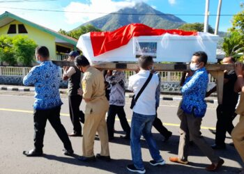 In Memoriam Dra. Fransiska Anyika Hayon, Guru Biologi pada SMAN 1 Larantuka