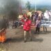 GMNI Bakar Ban Depan Kantor Bupati Flotim; Ninu Badin Sebut Bupati Menghindar