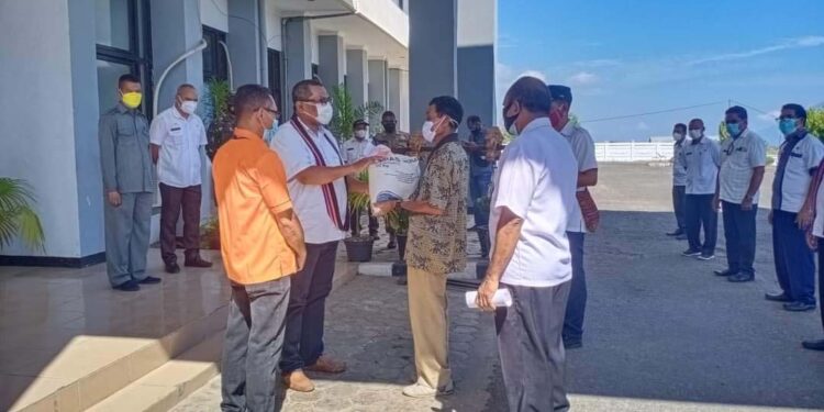 PLT Bupati Thomas Ola Minta Kapolres dan Danramil Kawal Bantuan Sosial Tunai