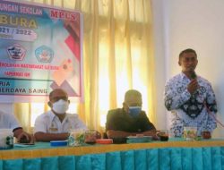 Ketua PGRI Flotim Turut  Beri Motivasi Di SMA Ile Bura pada Hari Pertama Sekolah Dibuka