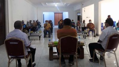 Thomas Ola Minta Masyarakat Bantu Awasi Pengerjaan Jalan Dalam Kota Lewoleba  (PARIWARA)