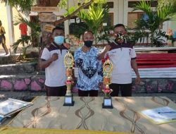 Ketua PGRI Flores Timur Sambangi SMPN 3 Wulanggitang, Serahkan Hadiah Kejuaraan Lomba Menulis Feature