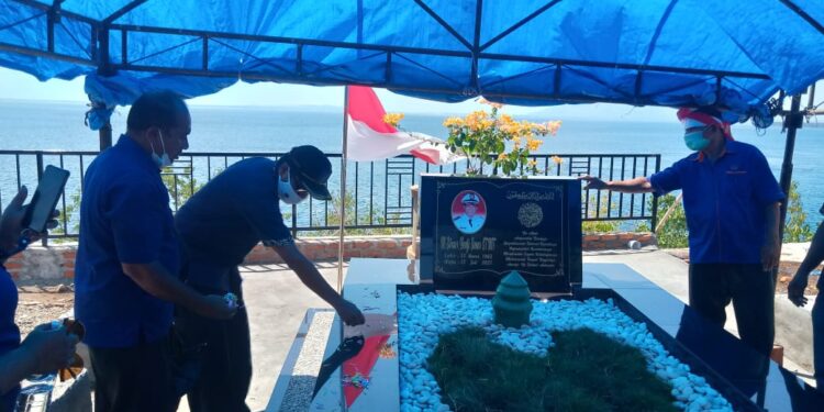 Bangkitkan Memori Kebersamaan Masa Lalu, Nasdem Ziarah ke Makam Para Mantan Pemimpin Lembata