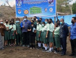 Thomas Ola Janji Sumbangkan Perpuluhan Gaji Perdana sebagai Bupati Lembata untuk SMA SKO SMARD