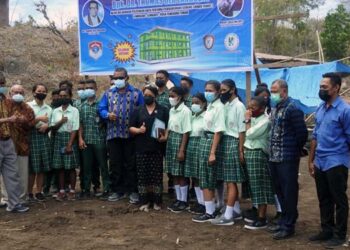 Thomas Ola Janji Sumbangkan Perpuluhan Gaji Perdana sebagai Bupati Lembata untuk SMA SKO SMARD