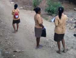 Basira, Ujung Utara Flores, Catatan Perjalanan (2) Anak Sekolah Tenteng Sepatu ke Sekolah…