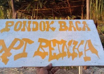 Mahasiswa API Reinha Rosasi Kupang dan OMK Stasi Babolak Bangun Pondok Baca
