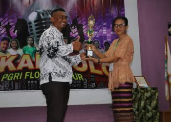Oktaviana Ina Nogo Lamalelang Raih Juara 1 Lomba Vocal Solo PGRI Flores Timur