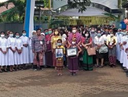 Raja Larantuka Terima Peserta Munas ‘Sahabar Monsigneur Gabriel Manek’ Secara Adat