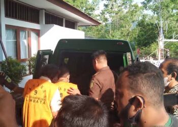 Kejari Lembata Tahan Tiga Tersangka Dugaan Korupsi Pembangunan Kantor Camat Buyasuri