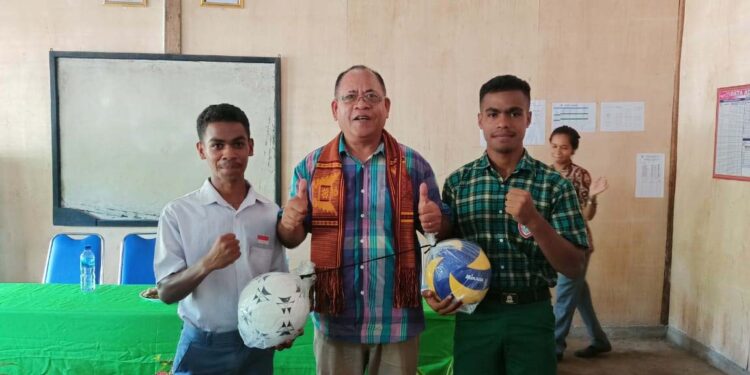 Warga Chile Kirim Bola untuk SKO SMARD