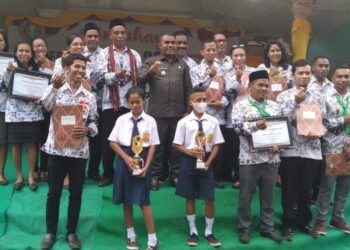 PGRI Flotim Beri Penghargaan Kepada Tim Digitalisasi, Maksi Masan : Masih Minim Apresiasi Atas Prestasi