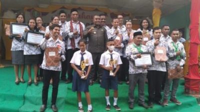 PGRI Flotim Beri Penghargaan Kepada Tim Digitalisasi, Maksi Masan : Masih Minim Apresiasi Atas Prestasi