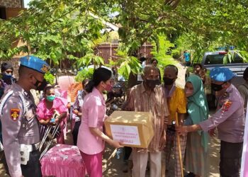 Ketua Bhayangkari Polres Lembata Temui Difable Beri Bantuan Beras, Difabel Minta Gedung Polres Ramah Difabel