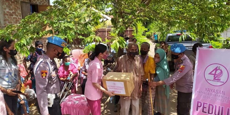 Ketua Bhayangkari Polres Lembata Temui Difable Beri Bantuan Beras, Difabel Minta Gedung Polres Ramah Difabel