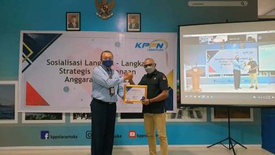 KPU Lembata Terima Penghargaan dari KPPN Larantuka sebagai Terbaik III Nilai IKPA