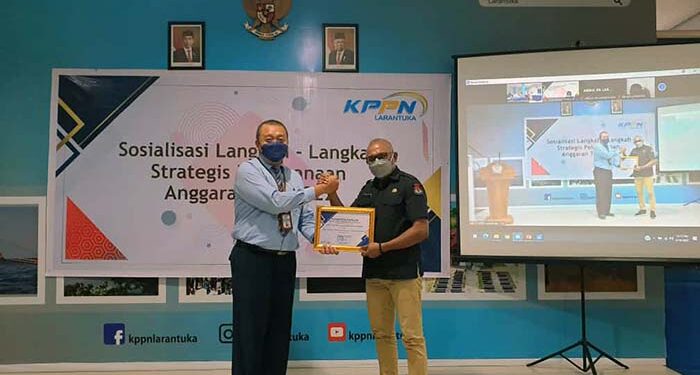 KPU Lembata Terima Penghargaan dari KPPN Larantuka sebagai Terbaik III Nilai IKPA