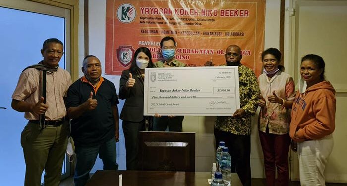 Guru dan Siswa SMARD Lembata Dapat Dana  dari Yayasan MDRT – USA