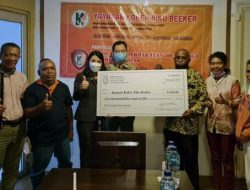 Guru dan Siswa SMARD Lembata Dapat Dana  dari Yayasan MDRT – USA