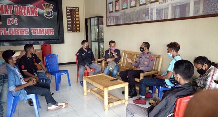 PEWARTA Flores Timur Adukan Akun Facebook Polseno dan Icad ke Mapolres