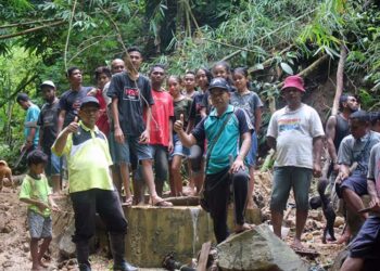 Didampingi Camat Adonara Tengah, Karang Taruna Hoko Horowura Gelar Penghijauan di Mata Air Wai Mawu