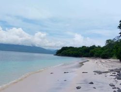 Pasir Putih Kawalelo, Pantai Perawan yang Jarang Digauli