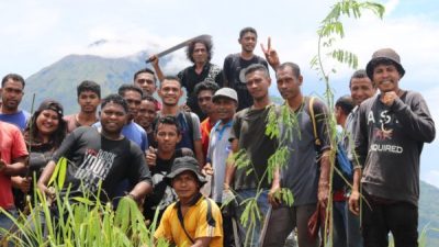 Panitia Pesta Intan SDK Honihama Gelar Aksi Sosial Penghijauan di Mata Air Wai Lawe