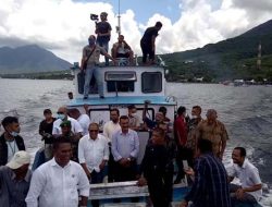 Nelayan Waibalun Gelar Misa Pemberkatan Kapal Tangkap Ikan