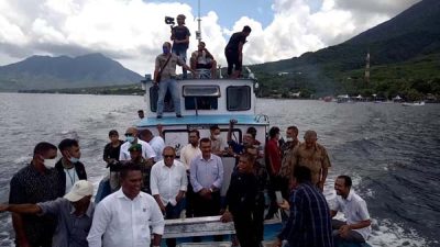 Nelayan Waibalun Gelar Misa Pemberkatan Kapal Tangkap Ikan